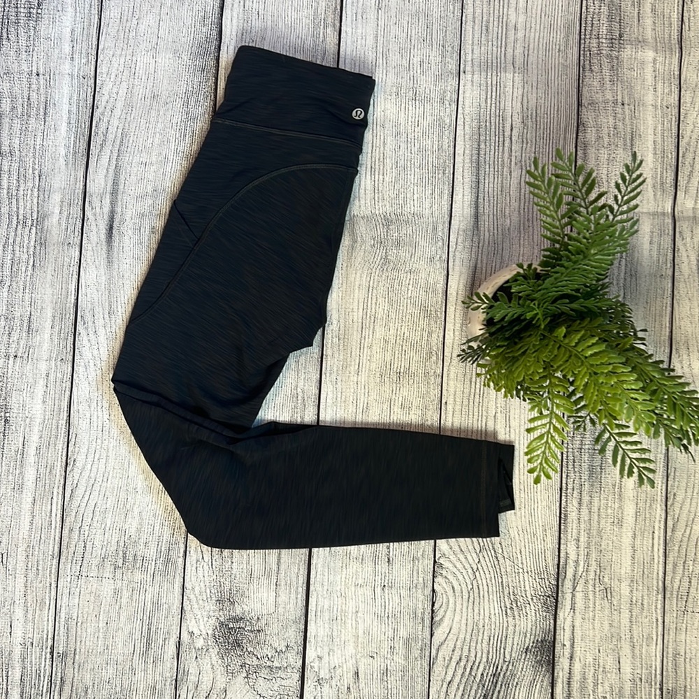 Lululemon Invigorate High-Rise Tight 25"
Heathered Black